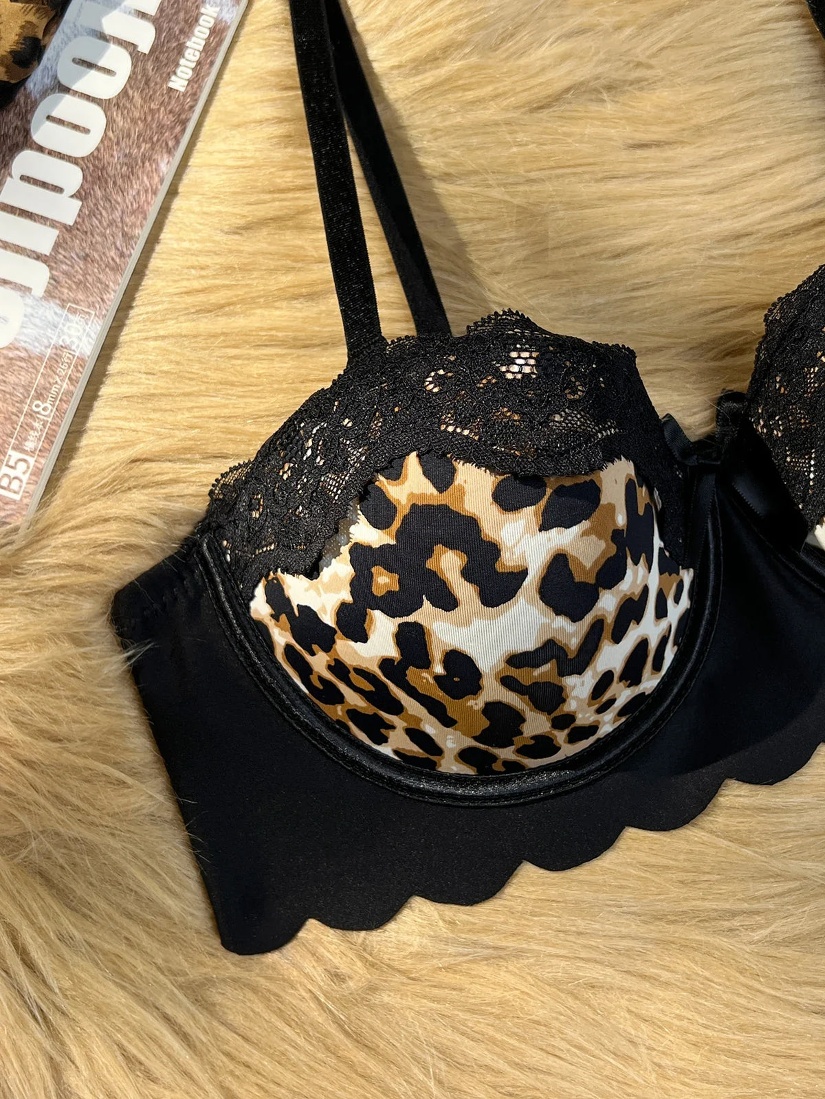Sexy hot Lace trim spliced with leopard print bra Underwire Support &amp; Wavy Scalloped Edge Push up bra Women&