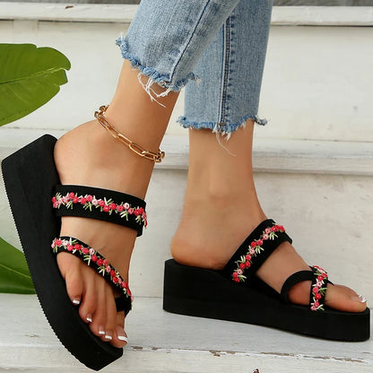 2025 Thick Bottom Clip Toe Slippers for Women Fashion Floral Fabric Wedge Sandals Woman Summer Eva Wear-Resistant Slides Female