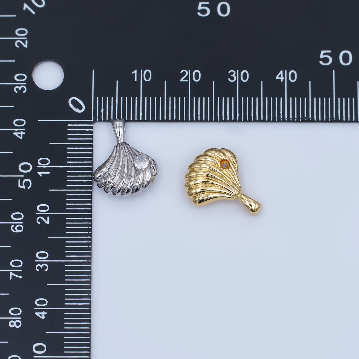 24K Gold Filled 17mm Clear CZ Scallop Sea Shell 3D Multidimensional Pendant in Gold &amp; Silver | AH459