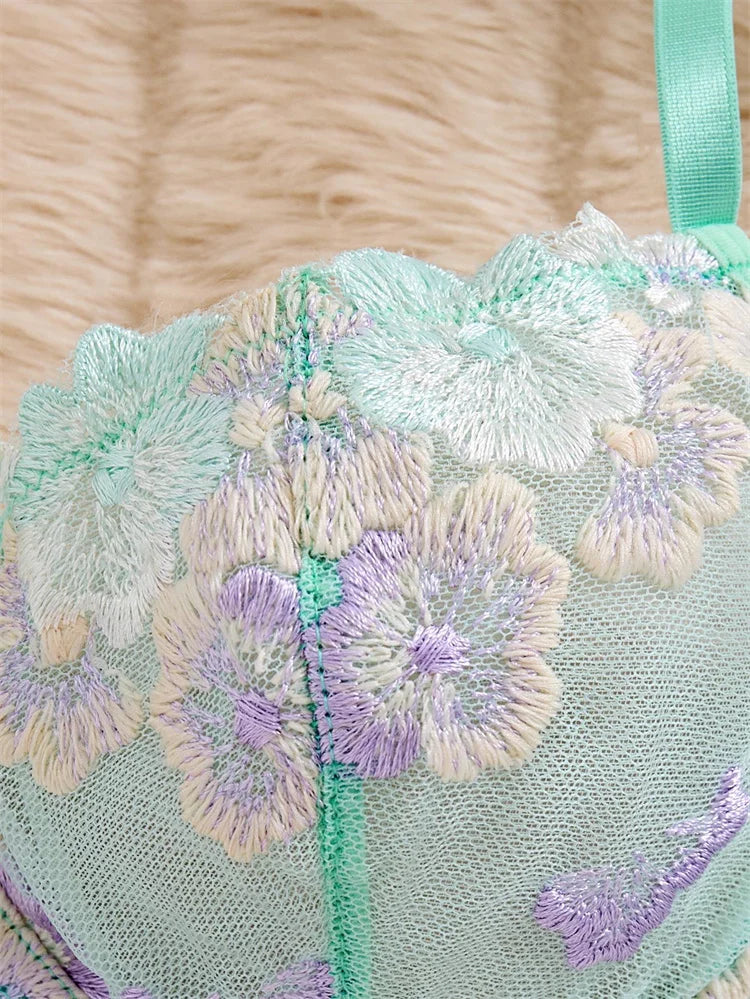Sexy Woman Underwear Ultra Thin Fancy Lingerie Set Beautiful Embroidery Erotic Lingerie Three-Point Youth Green Sexy Lingerie