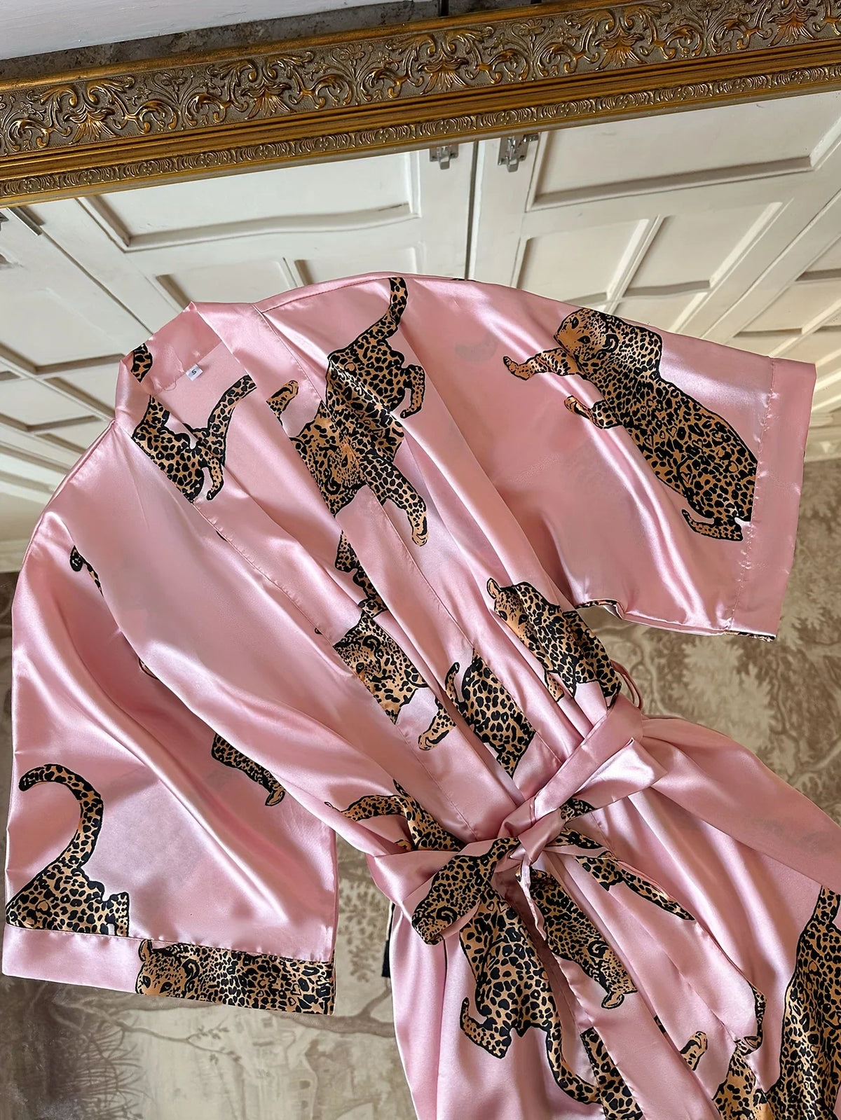 Fashion Satin Women Nightgown Leopard Print V Neck Comfortable Bathrobe Loungewear Wlegant and Breathable Ladies&