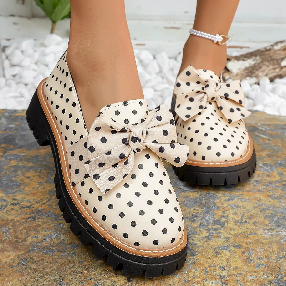 Women Polka‑Dot Bow Platform Loafers Round‑Toe Slip‑On Lug‑Sole PU Leather Contrast Stitching Vintage Casual Daily Shoes