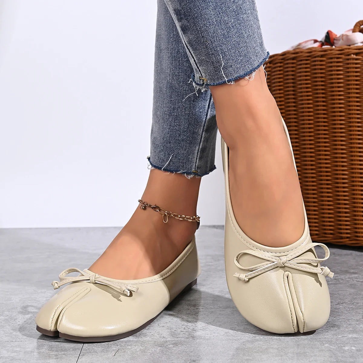 Women Tabi Split Toe Ballet Flats Bow Knot Decor Soft Faux Leather Slip On Lightweight Casual Daily Walking Shoes