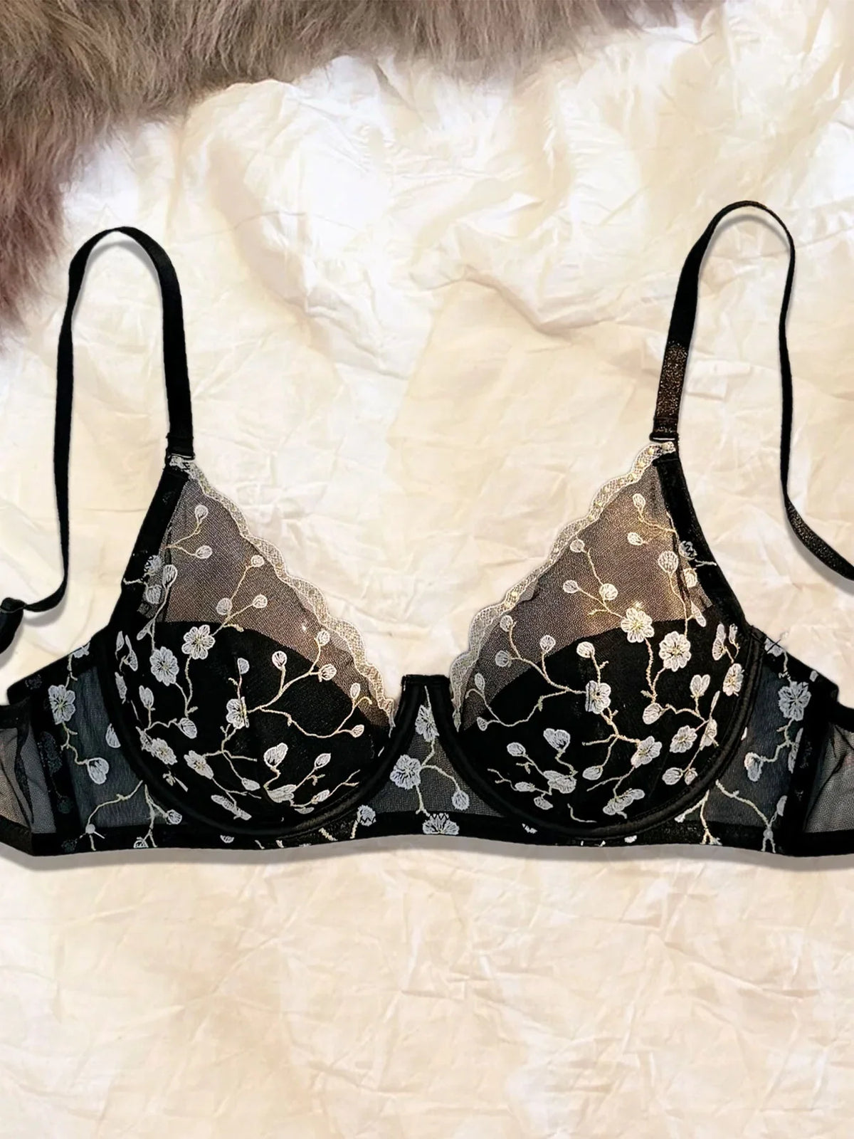 Underwear for Girls, Summer Thin Style, Pure and Sweet, Embroidered Lace, Underwire, Slimming, Deep V, Beautiful Back Bra
