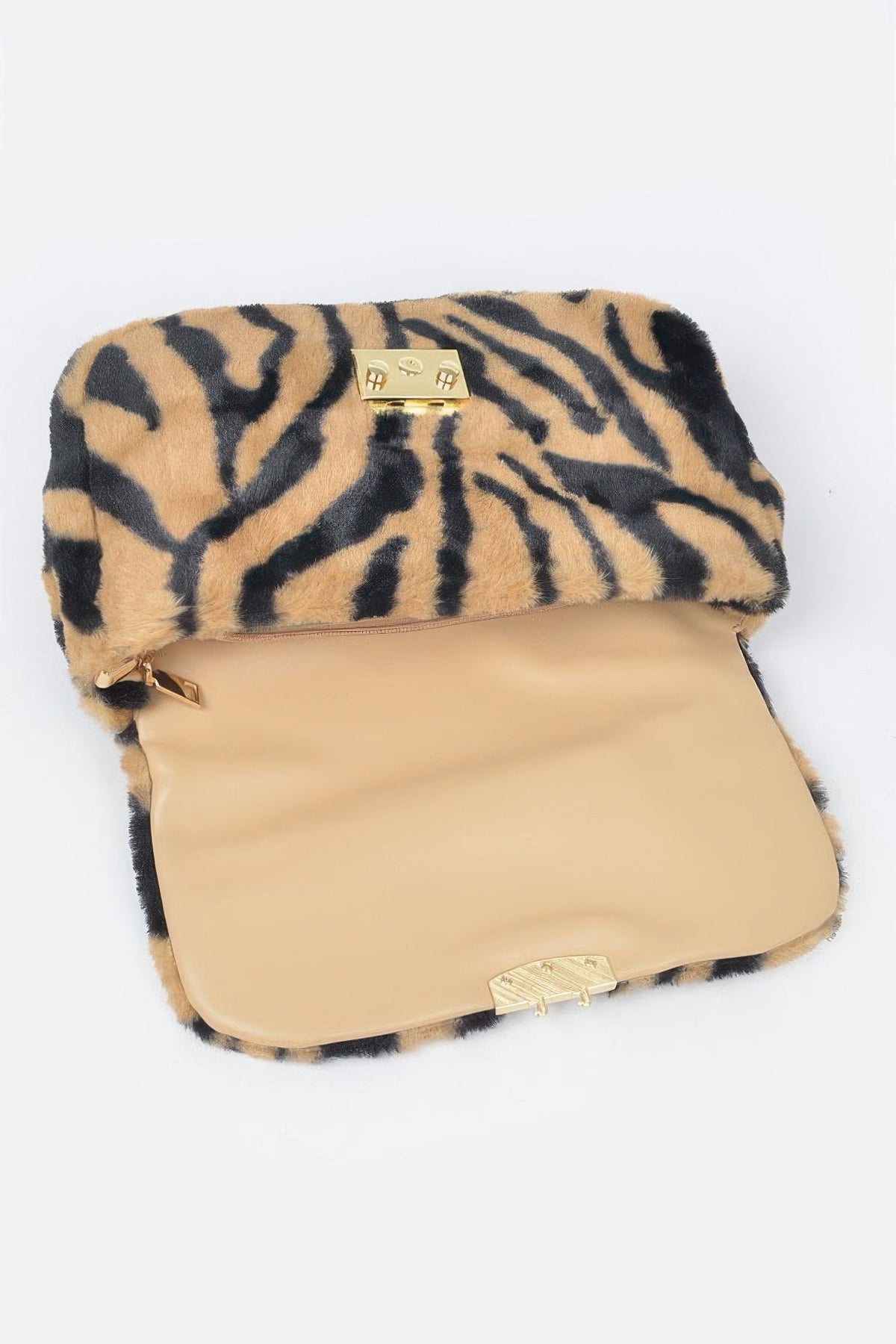 Statement-Making: tiger Print Textured Shoulder Bag