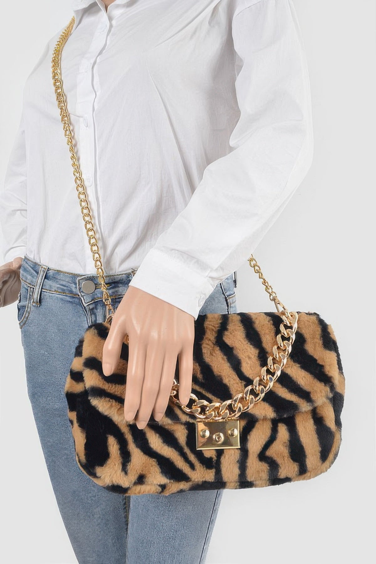 Statement-Making: tiger Print Textured Shoulder Bag