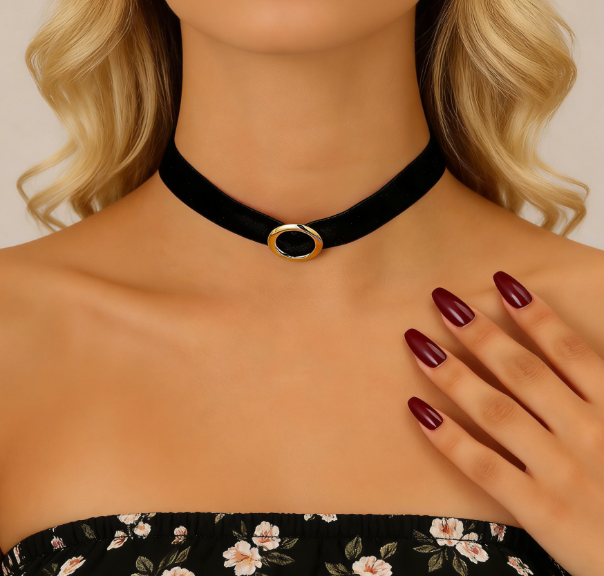 Short Choker with Leopard &amp; Heart Pendant