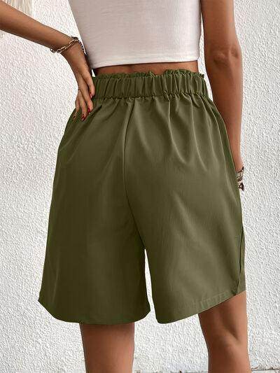 Pocketed Half Elastic Waist Shorts with Side Pockets