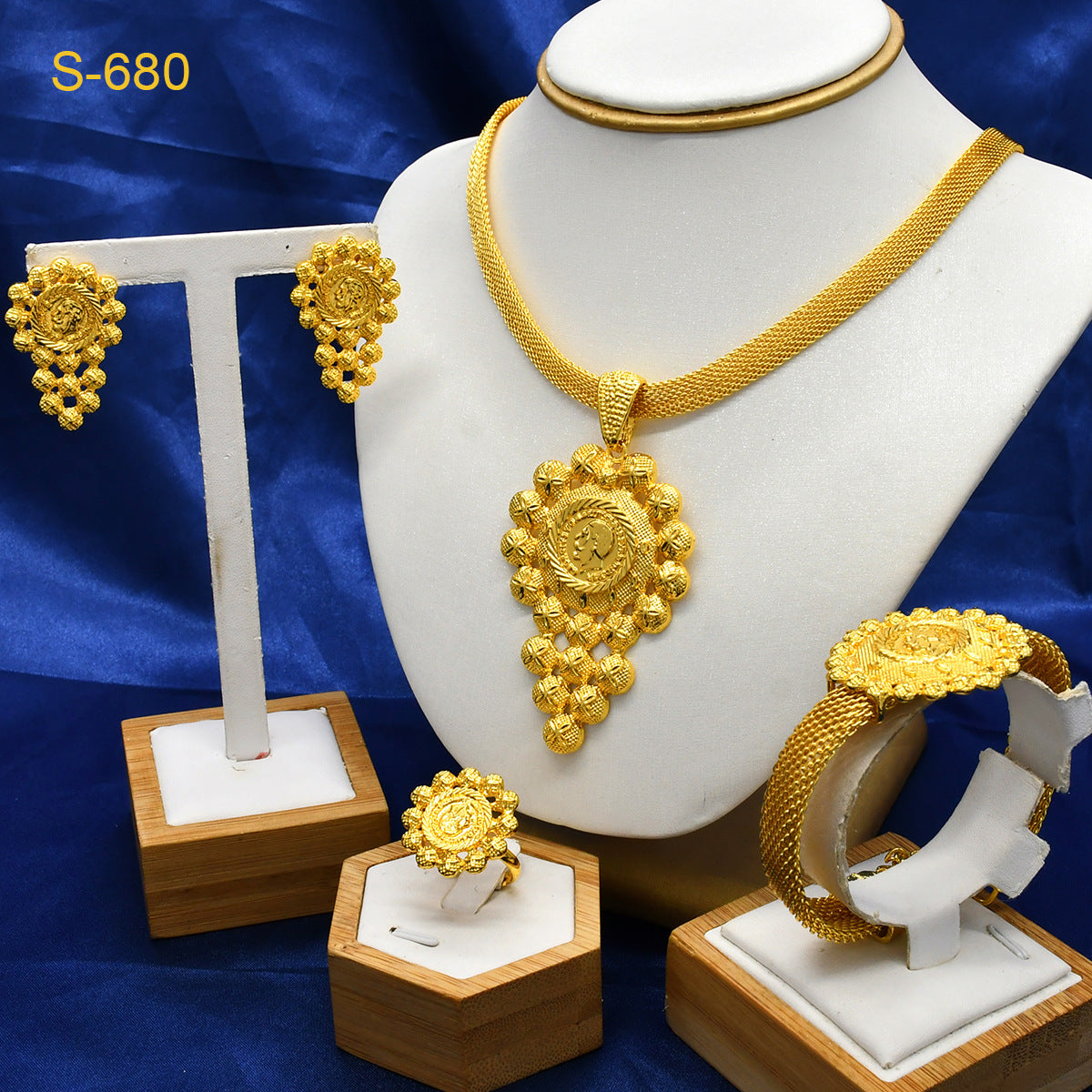 European And American Fashion Necklace Earring Bracelet Four-piece Ring Set
