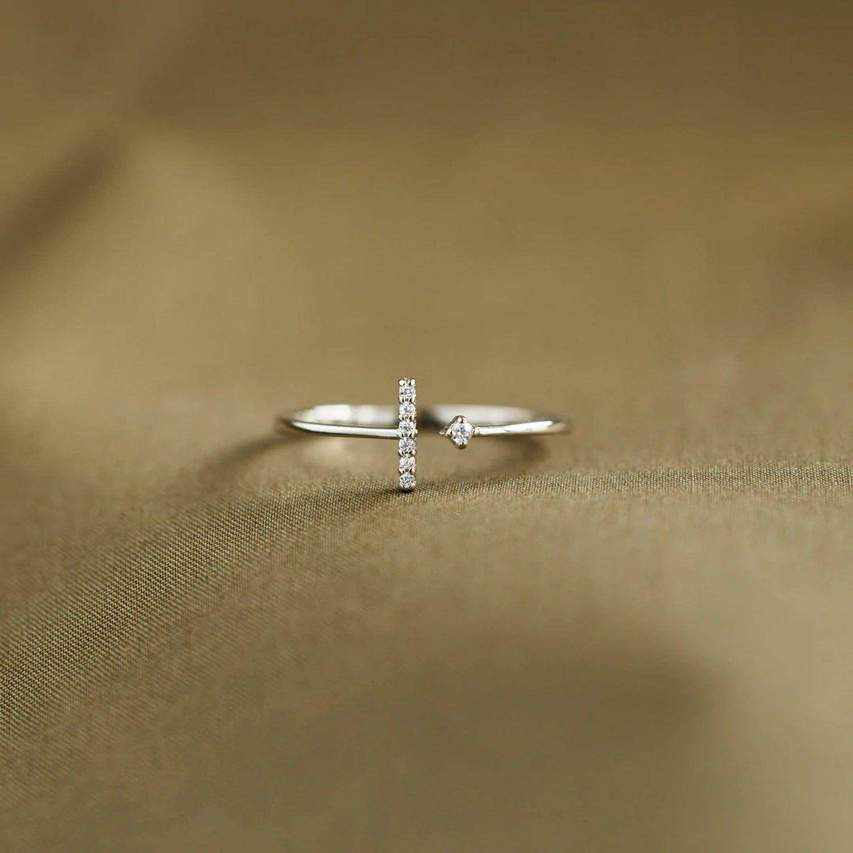 T Shape Inlaid Zircon 925 Sterling Silver Open Ring Design
