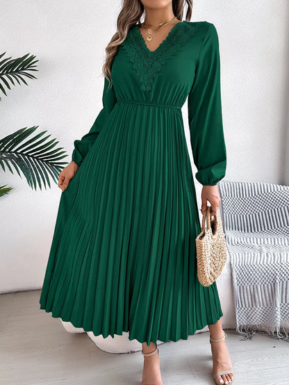 Lace Detail V-Neck Pleated Dress