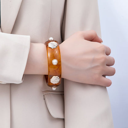 Clam Shell Pearl Brown Tortoiseshell Acrylic Resin Bangle Bracelet | WA-04441