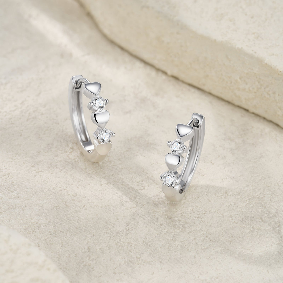 S925 Sterling Silver Heart Huggie Earrings, 0.1ct D-VVS1 Moissanite, Platinum Plated 5.6g Romantic Women&