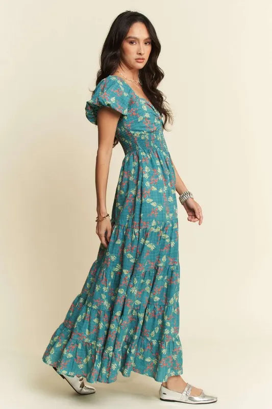 Davi &amp; Dani Lightweight Sweetheart Neck Textured Tiered Maxi Dress