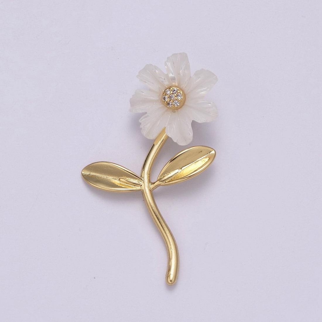 Dainty Carved Mother Pearl White Daisy Flower Charm Elegant Minimalist Floral Charm for Necklace Supply N-528