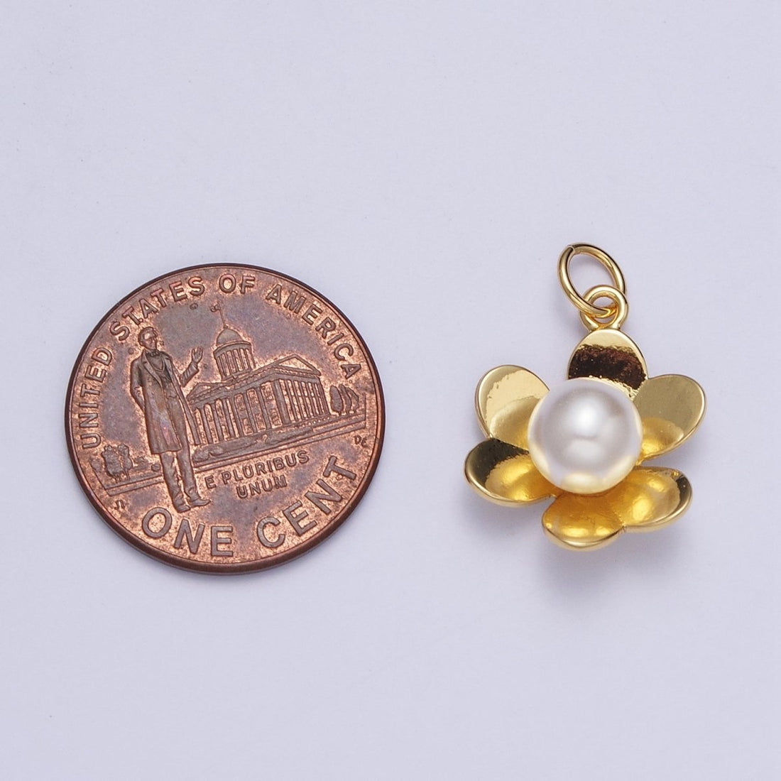 Dainty Minimalist Daisy Flower Charm, Small Simple Gold Daisy Flower For Earring Bracelet Necklace Jewelry Making AG-129