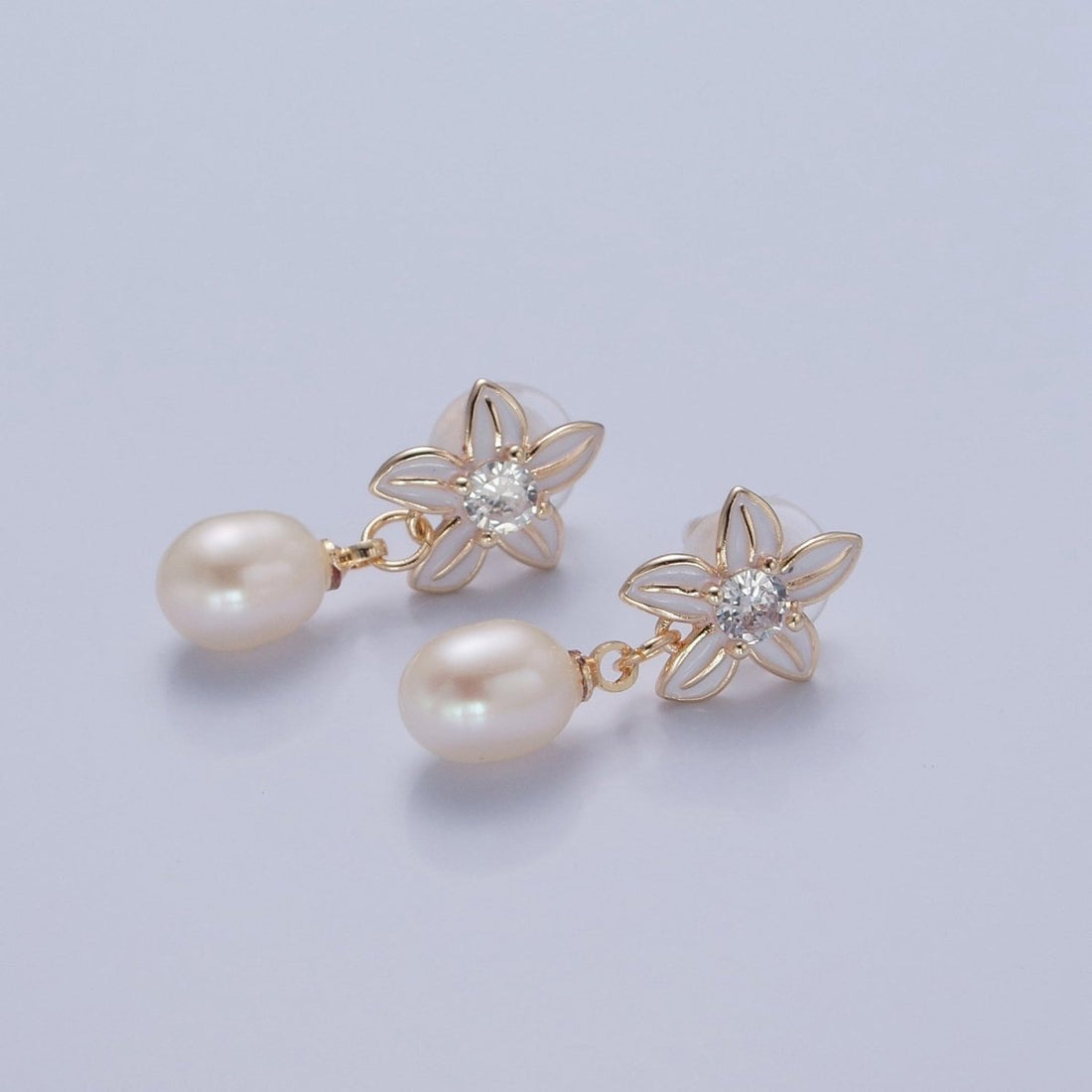 Dangle White Pearl Stud Earring with White Flower for Wedding Jewelry T-529
