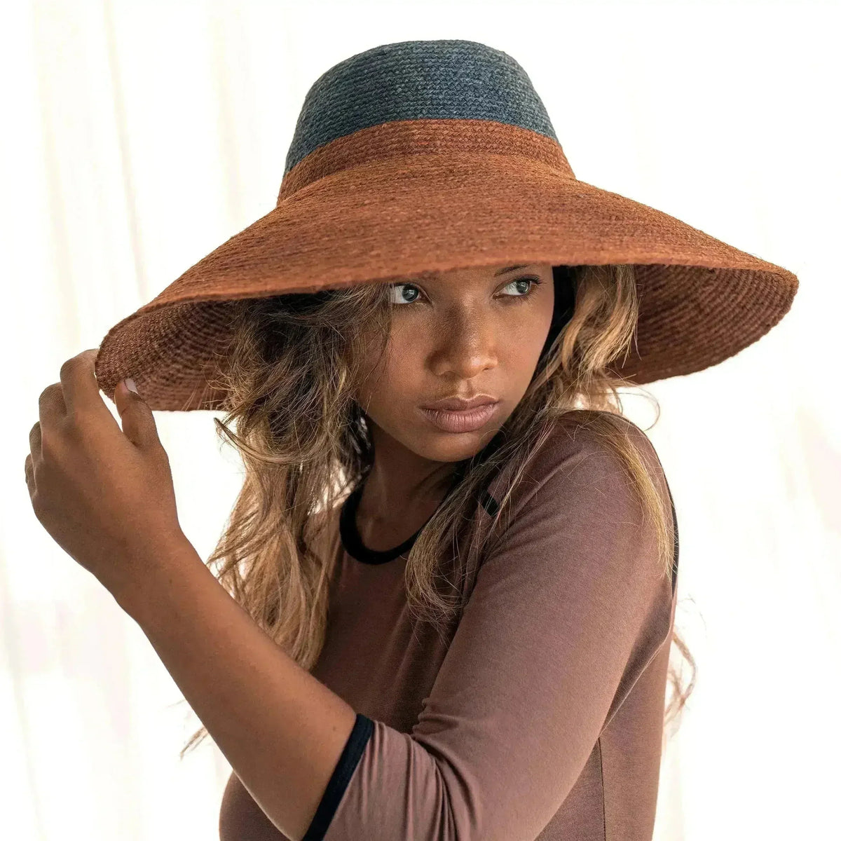 RIRI DUO Jute Straw Hat, in Burnt Sienna &amp; Black