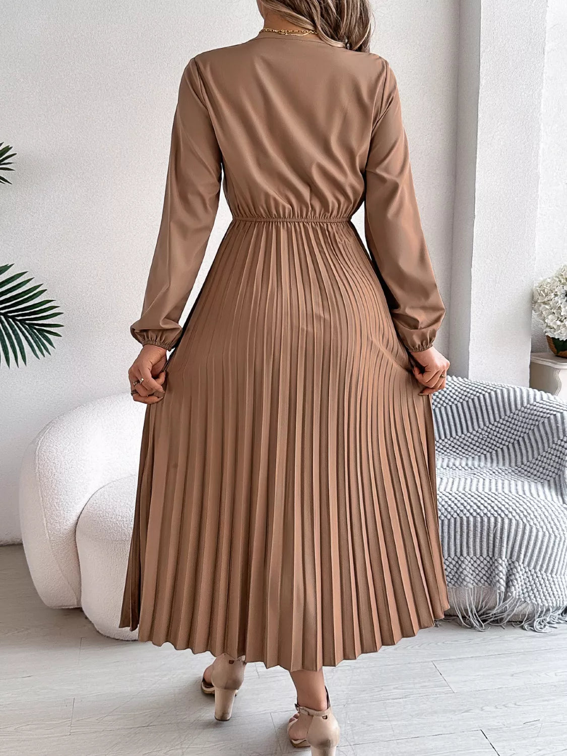 Lace Detail V-Neck Pleated Dress