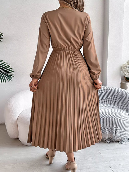 Lace Detail V-Neck Pleated Dress