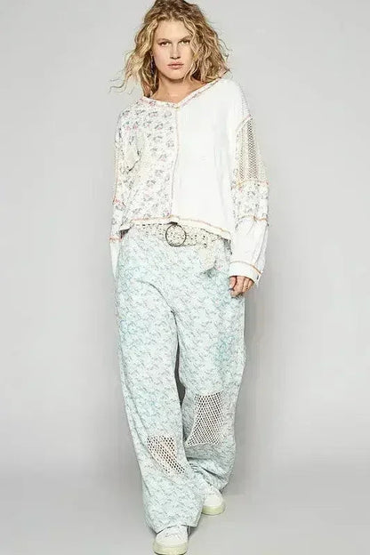 POL Floral Crochet Patch V-Neck Top – Femstylo