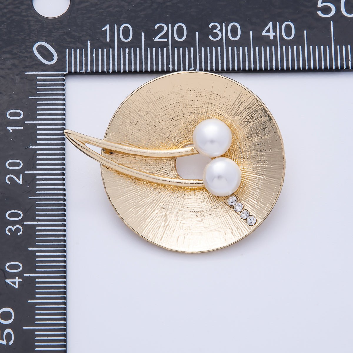 Gold 40.3mm x 32.7mm Cherry Pearl Textured Round Pin Brooch | BH-072