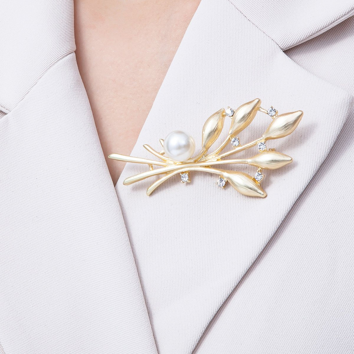 Gold Acrylic Pearl Flower Nature Pin Brooch | BH-029