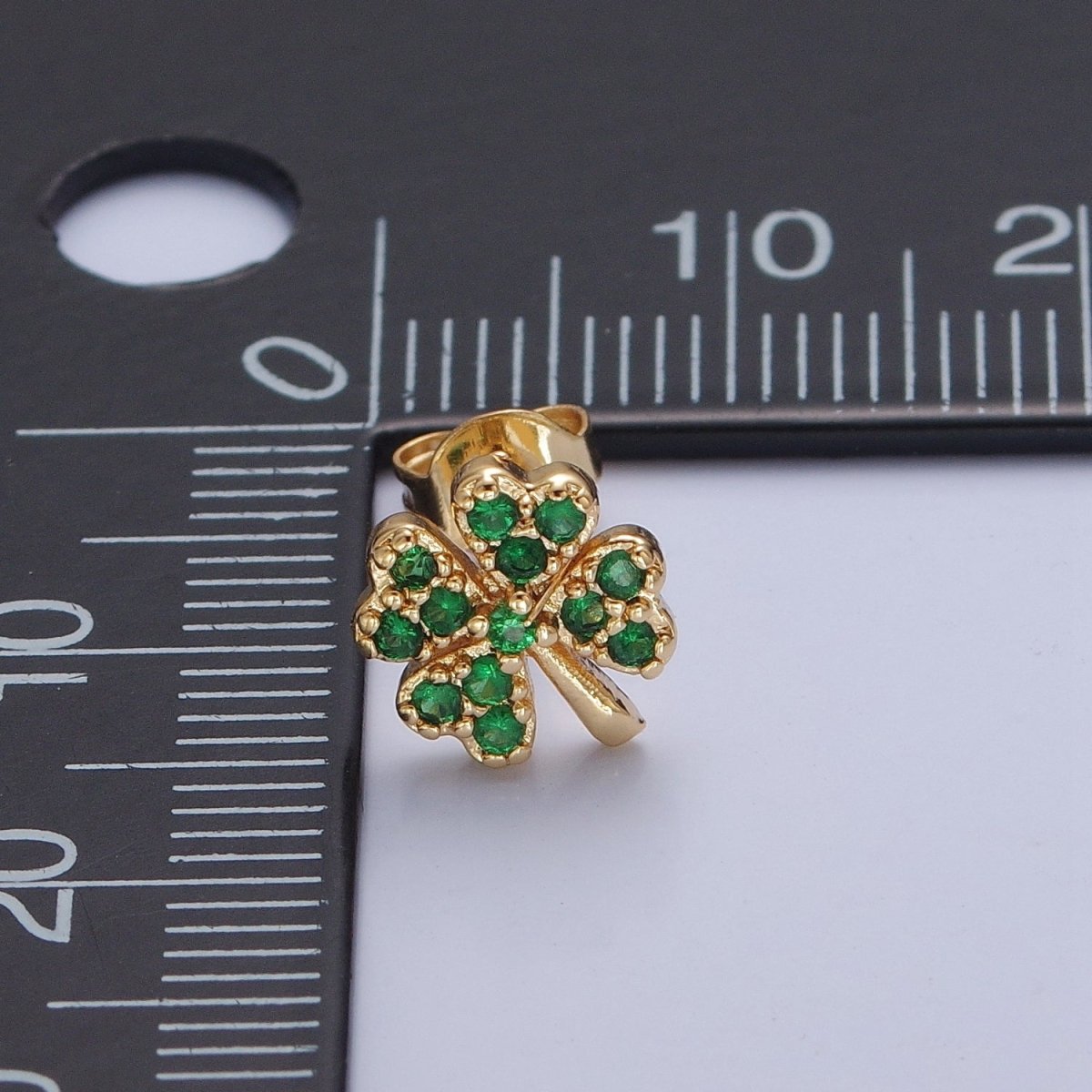 Green Four Leaf Clover Earrings, Clover Leaf stud earrings, Lucky earrings, St Patrick&