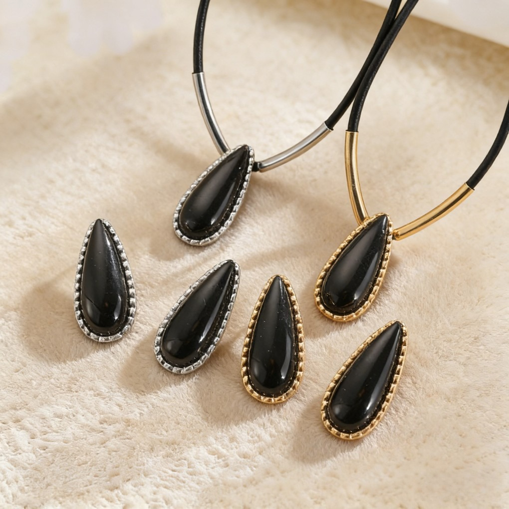 Vintage Black Drop Pendant Necklace &amp; Earrings Set