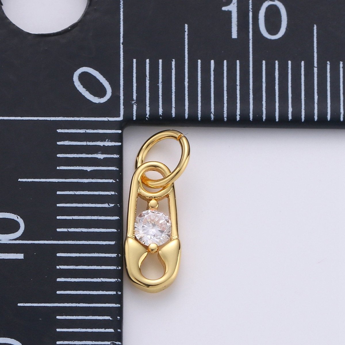 Mini Safety Pin Charm in 24K Gold Filled for Necklace Bracelet Earring Supply D-556 D-557