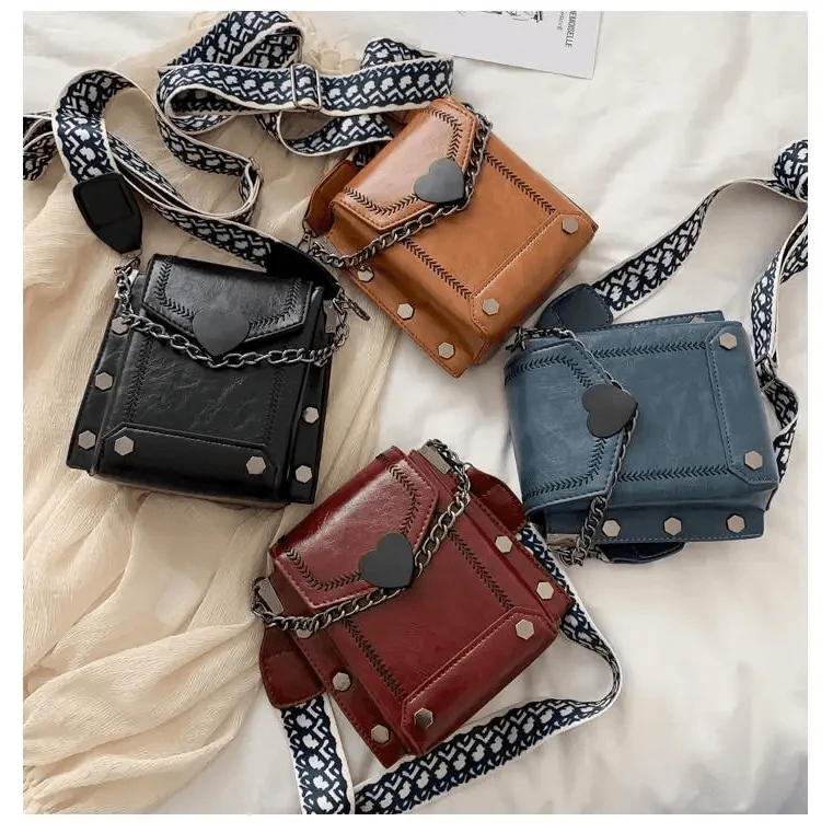 Modern Elegant Stunning Heart-Shaped Women&