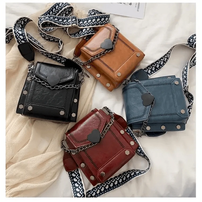 Modern Elegant Stunning Heart-Shaped Women&
