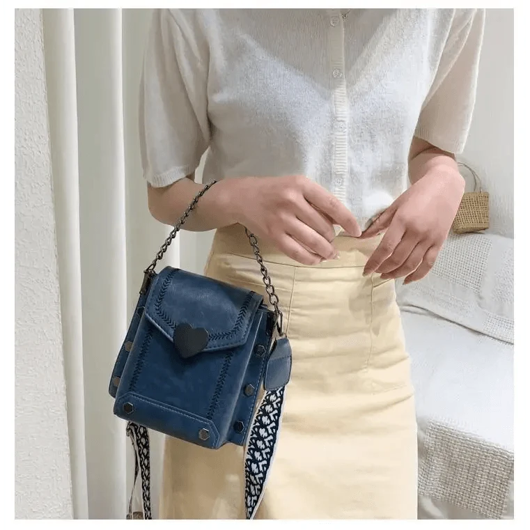 Modern Elegant Stunning Heart-Shaped Women&