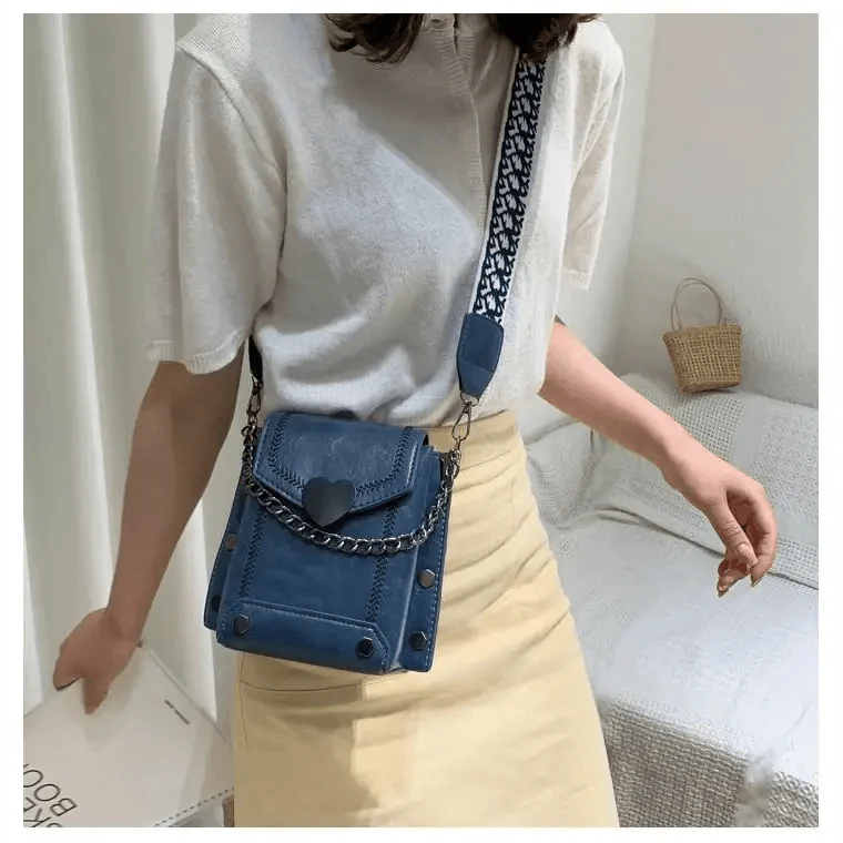 Modern Elegant Stunning Heart-Shaped Women&