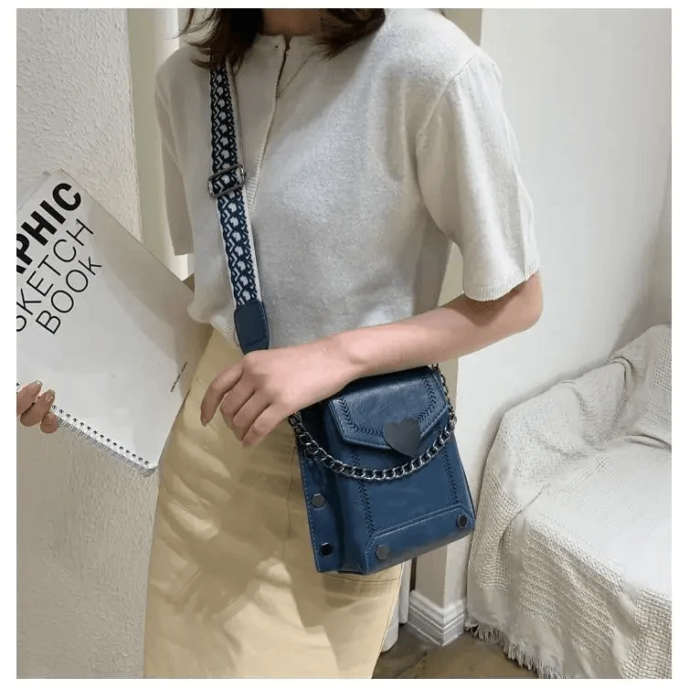Modern Elegant Stunning Heart-Shaped Women&