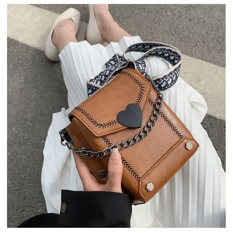 Modern Elegant Stunning Heart-Shaped Women&