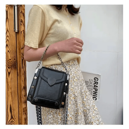 Modern Elegant Stunning Heart-Shaped Women&