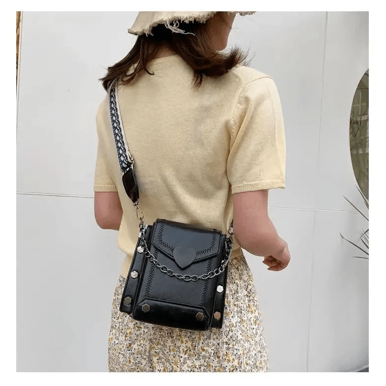 Modern Elegant Stunning Heart-Shaped Women&
