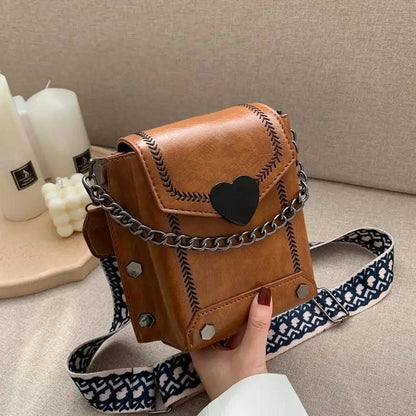 Modern Elegant Stunning Heart-Shaped Women&