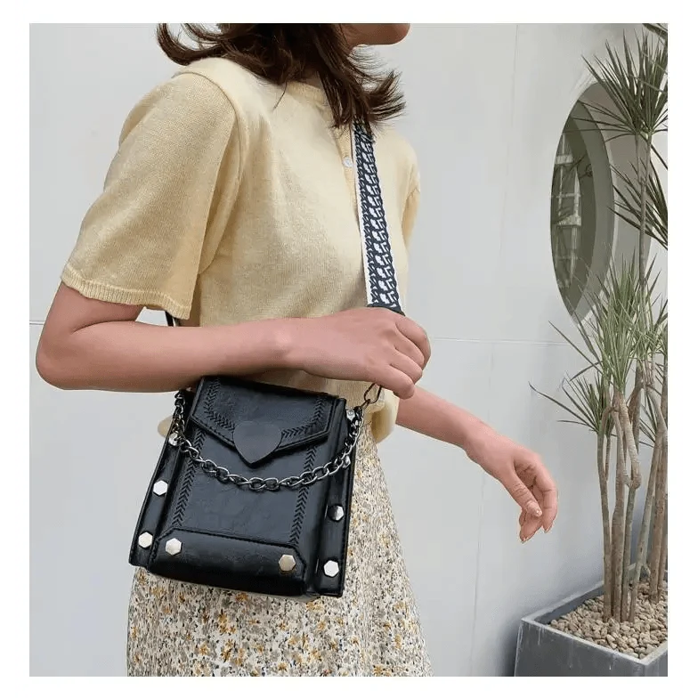 Modern Elegant Stunning Heart-Shaped Women&