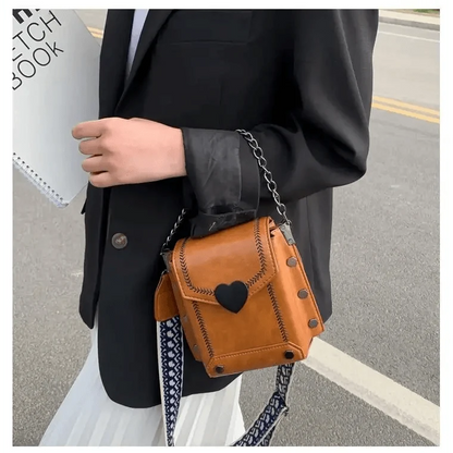 Modern Elegant Stunning Heart-Shaped Women&