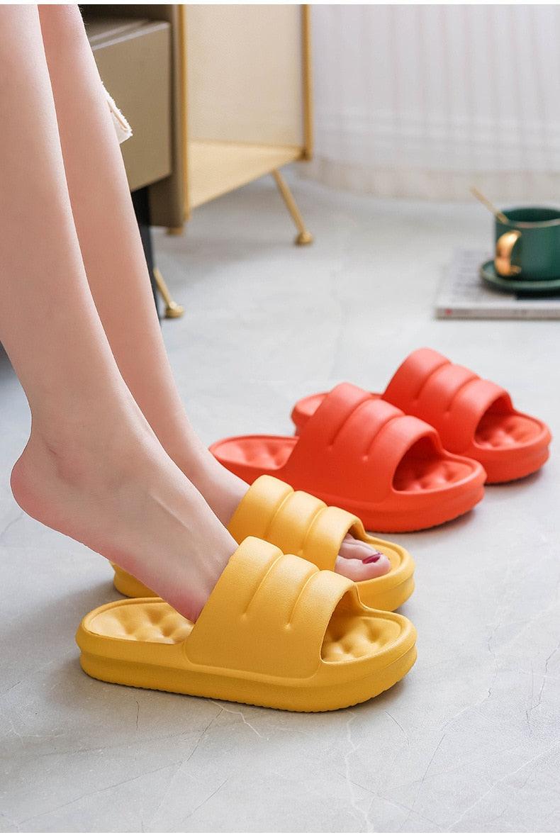 New Thicker EVA Sofa Slides Sole Soft Indoor Slippers Men Women Anti-Slip Sandals Summer Bathroom Platform Shoes Open Toe Soft Slippers Thick Lightweight Non-Slip Shower Bath Cloud Slides Pool Gym House Sandals