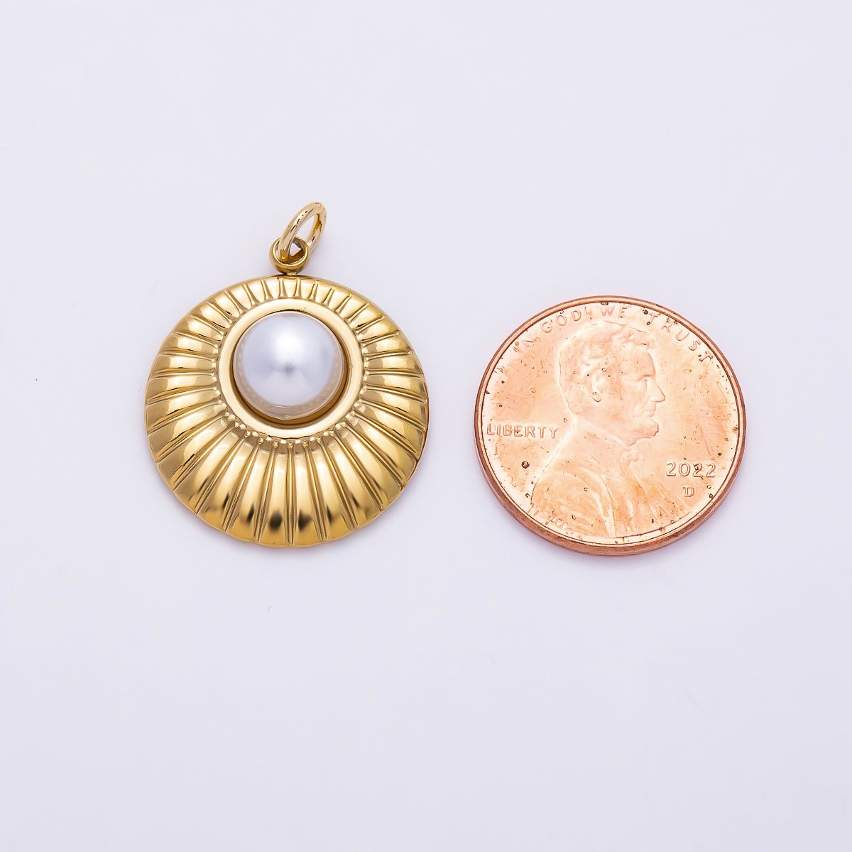 PVD Gold Stainless Steel 23mm Shell Pearl Ribbed Bezel Round Charm | Charms-01436