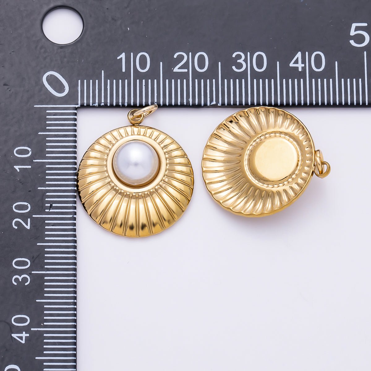 PVD Gold Stainless Steel 23mm Shell Pearl Ribbed Bezel Round Charm | Charms-01436