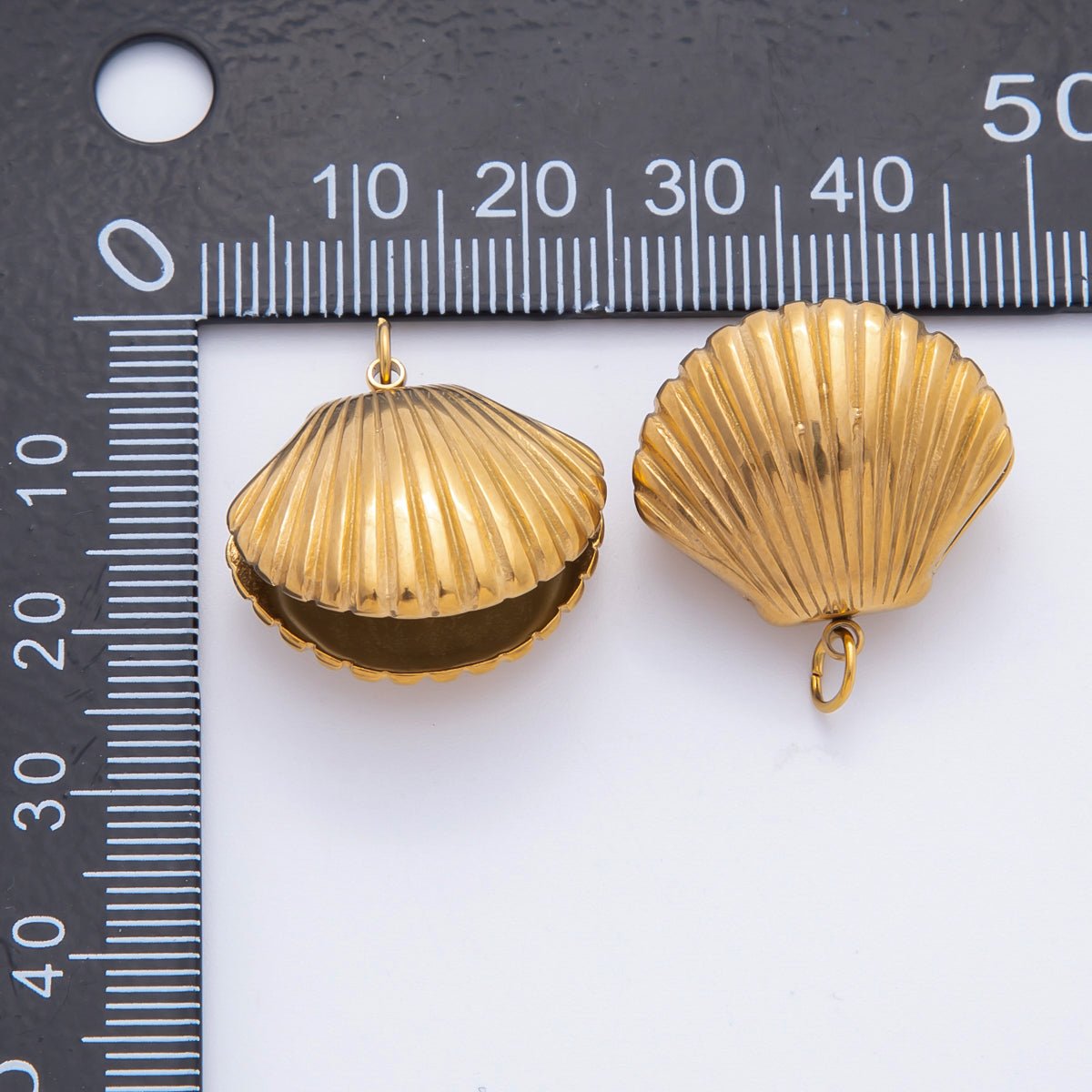 Stainless Steel 24.5mm Half-Open Shell Pearl Scallop Clam Beach Charm | AH-948