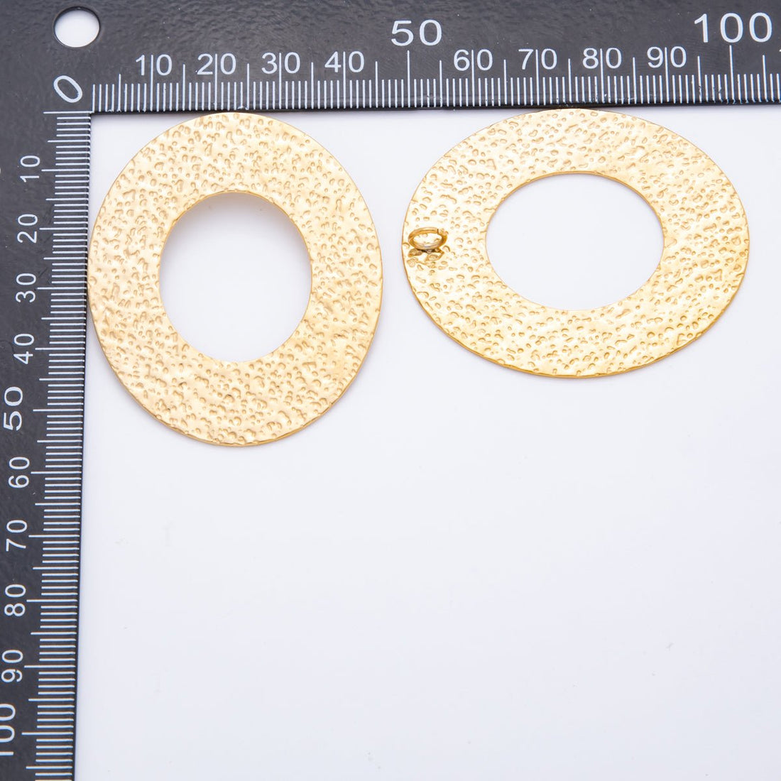Stainless Steel 52.5mm Dotted Hammered Oval Donut Charm | J555