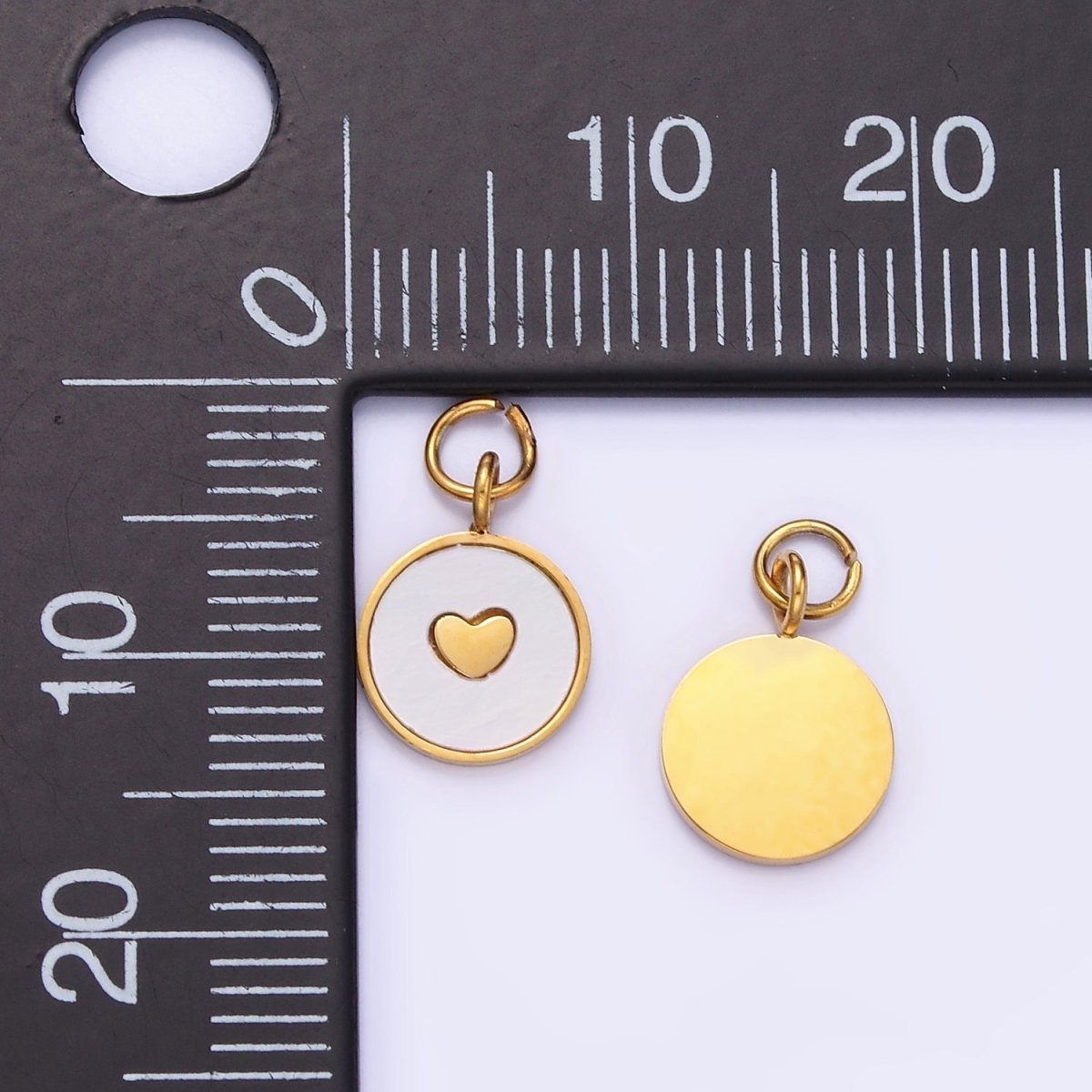 Stainless Steel Heart Shell Pearl Bezel Round Charm | P972