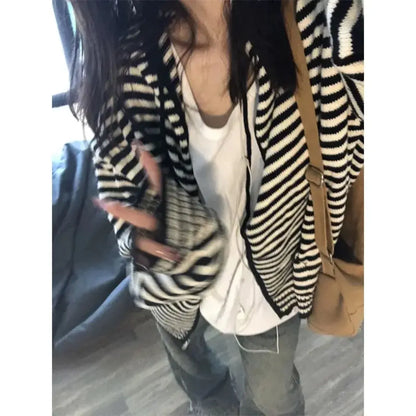 Black and White Striped Cardigan – Vintage Harajuku Zip-Up Knitwear